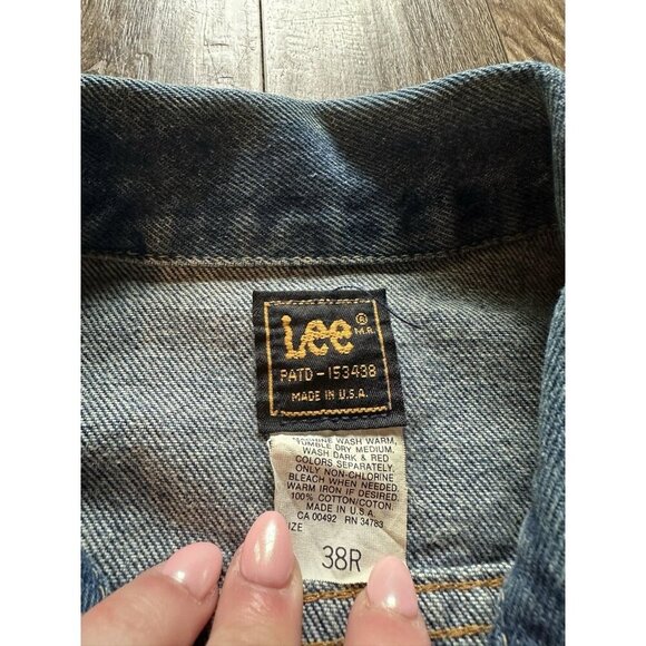 Vintage Lee Medium Wash Denim Jean Trucker Jacket 70's Medium Wash Size 38 or 10 - Picture 2 of 5